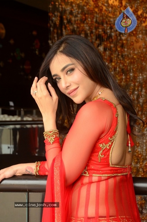 Angela Krislinzki New Pics - 4 / 21 photos
