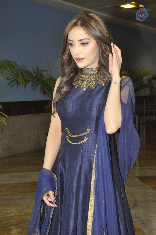 Angela Krislinzki New Stills - 13 / 21 photos