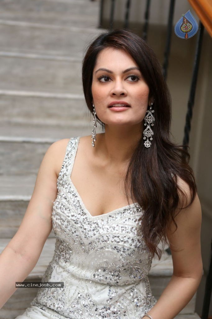Angela Kumar Hot Stills - 15 / 151 photos