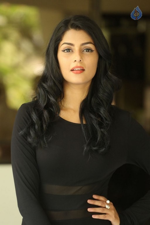 Anisha Ambrose New Photos - 4 / 40 photos