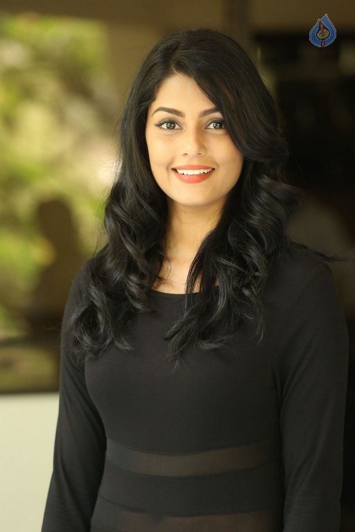 Anisha Ambrose New Photos - 10 / 40 photos