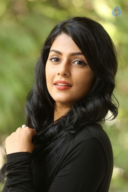 Anisha Ambrose New Photos - 31 / 40 photos
