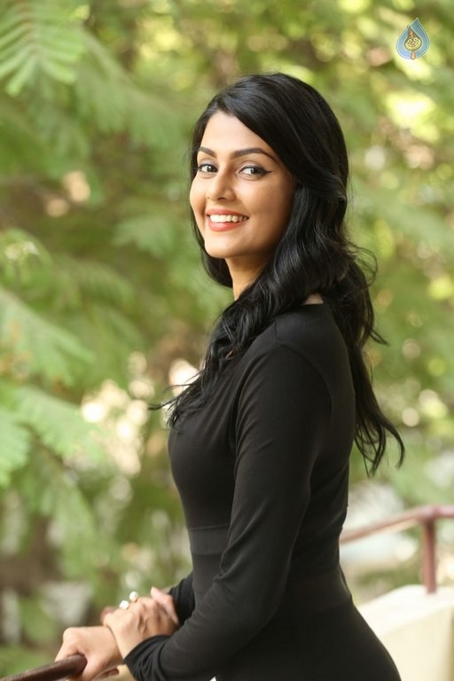Anisha Ambrose New Photos - 32 / 40 photos