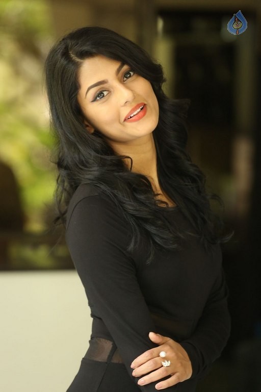 Anisha Ambrose New Photos - 33 / 40 photos