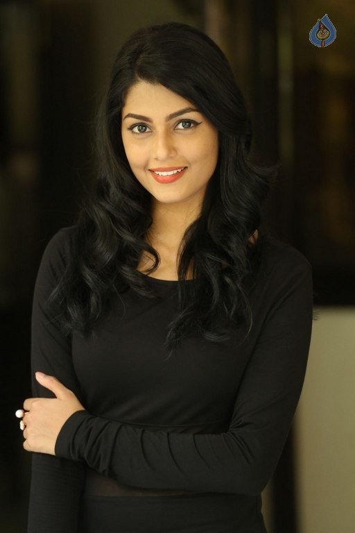 Anisha Ambrose New Photos - 34 / 40 photos