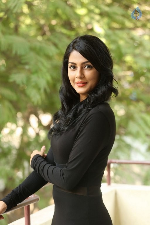 Anisha Ambrose New Photos - 35 / 40 photos