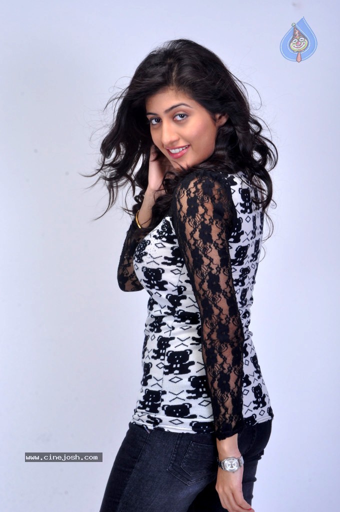 Anisha Singh Latest Stills - 35 / 81 photos