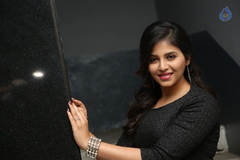 Anjali Latest Gallery - 5 / 42 photos