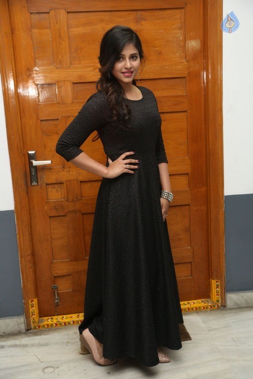 Anjali Latest Gallery - 6 / 42 photos