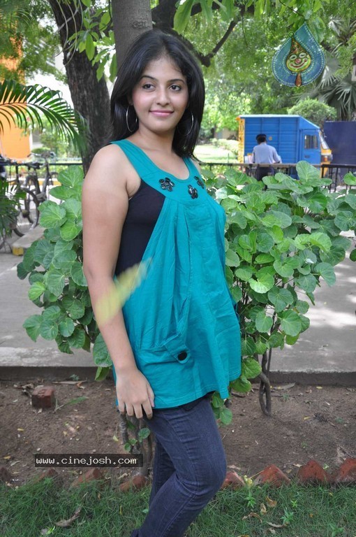 Anjali Latest Stills - 28 / 41 photos