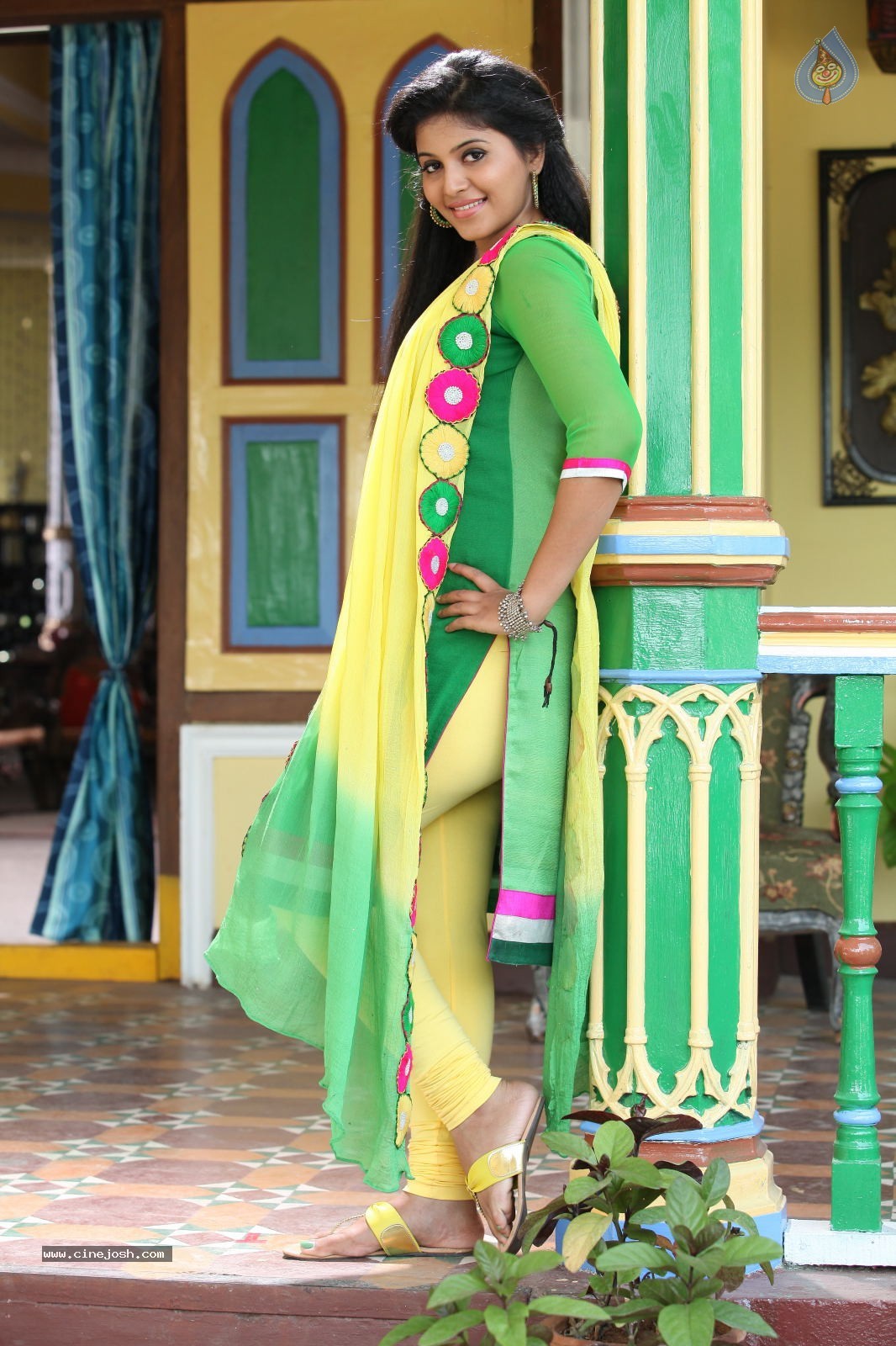 Anjali Latest Stills - 27 / 44 photos