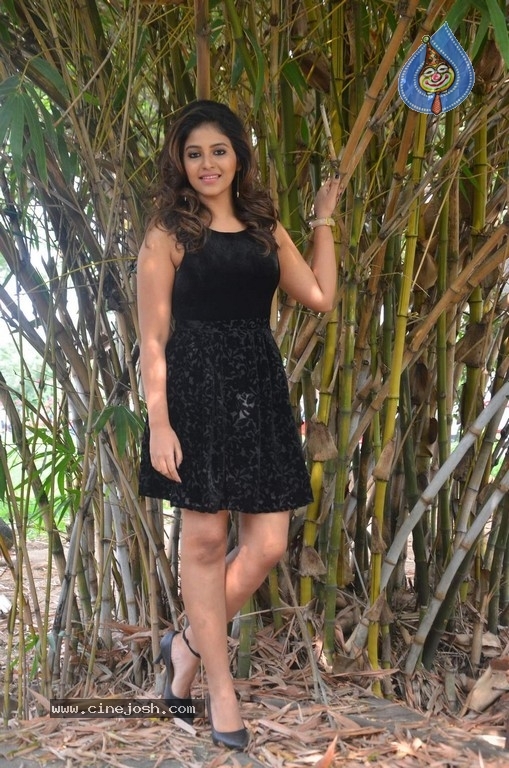 Anjali New Photos - 5 / 21 photos