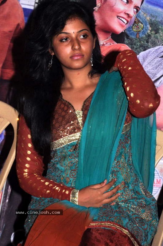 Anjali New Stills - 16 / 21 photos