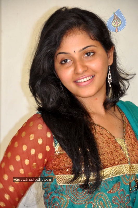 Anjali New Stills - 21 / 21 photos