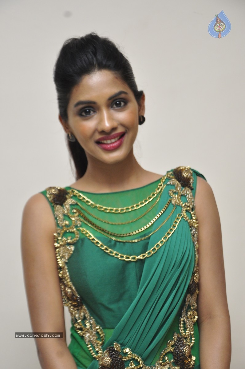 Anjali Patil Stills - 46 / 51 photos