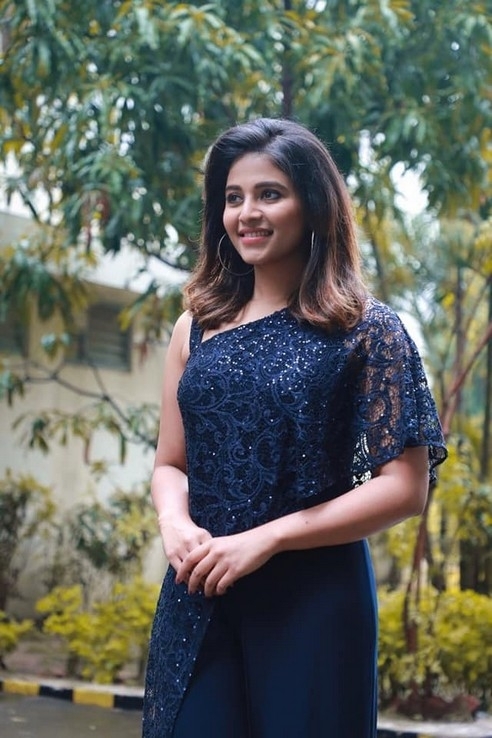 Anjali Photos - 2 / 4 photos