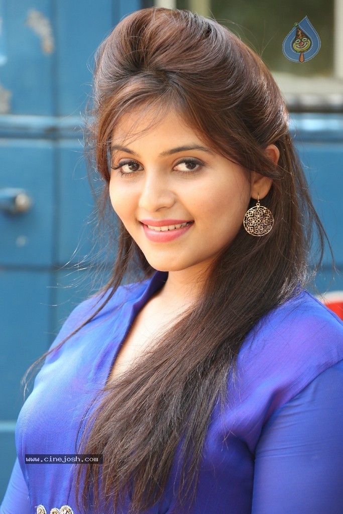 Anjali Pics - 17 / 86 photos