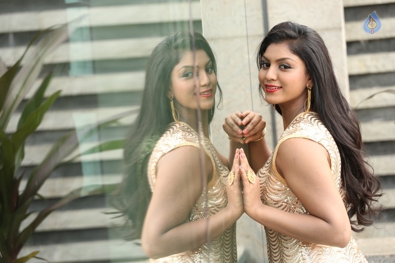 Anjali Sister Aradhya New Photos - 5 / 42 photos