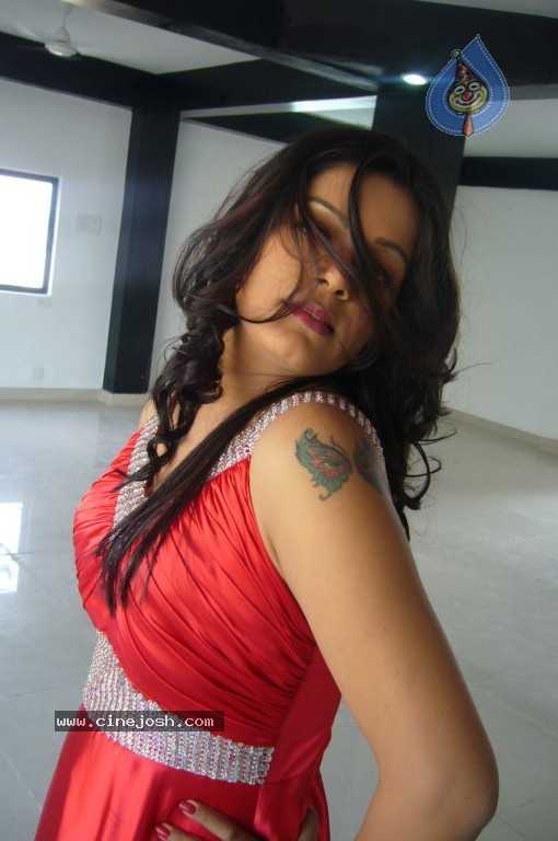 Anjali Stills - 11 / 44 photos