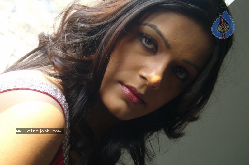 Anjali Stills - 23 / 44 photos
