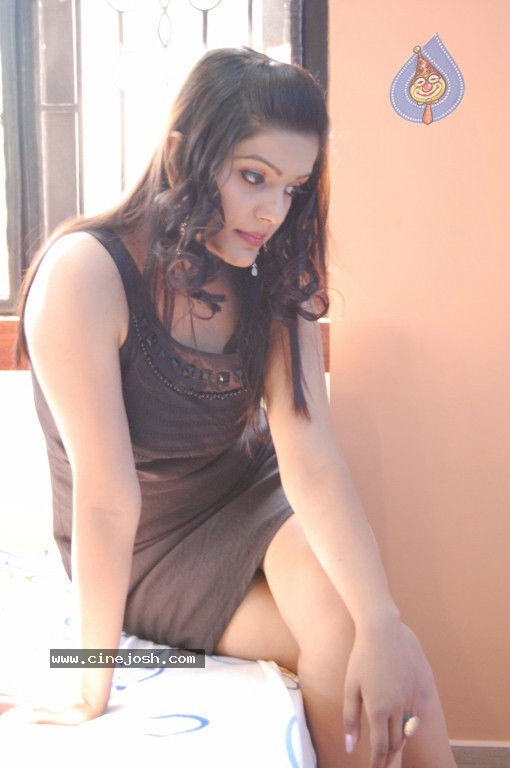 Anjali Stills - 43 / 44 photos