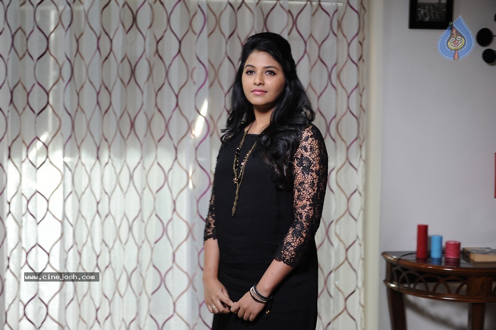 Anjali Stills - 5 / 6 photos