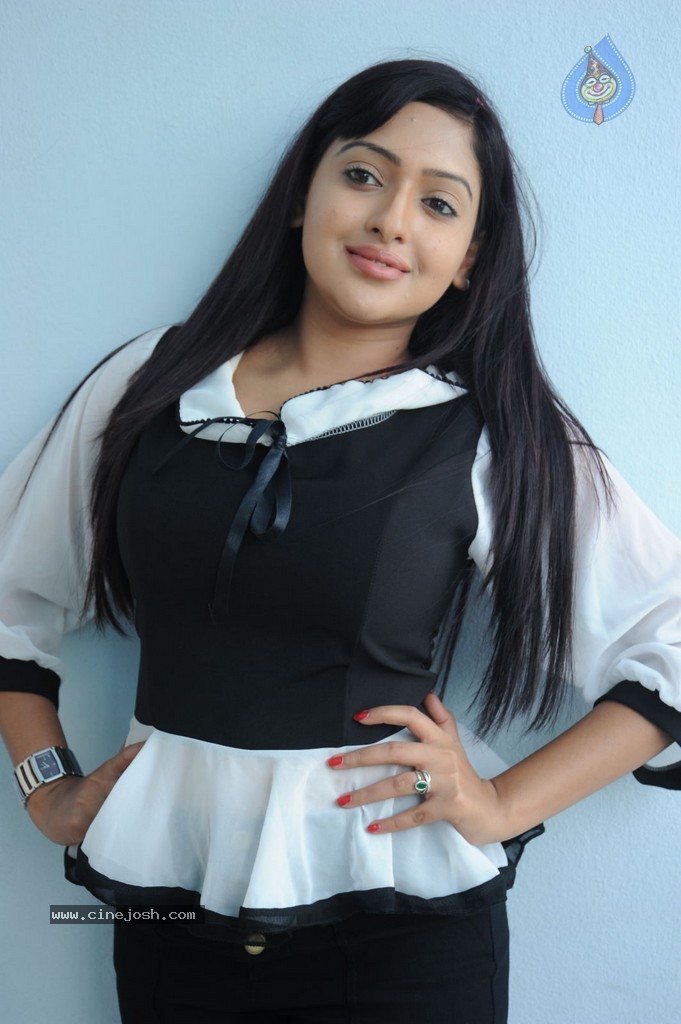 Anjana Deshpande Gallery - 12 / 79 photos