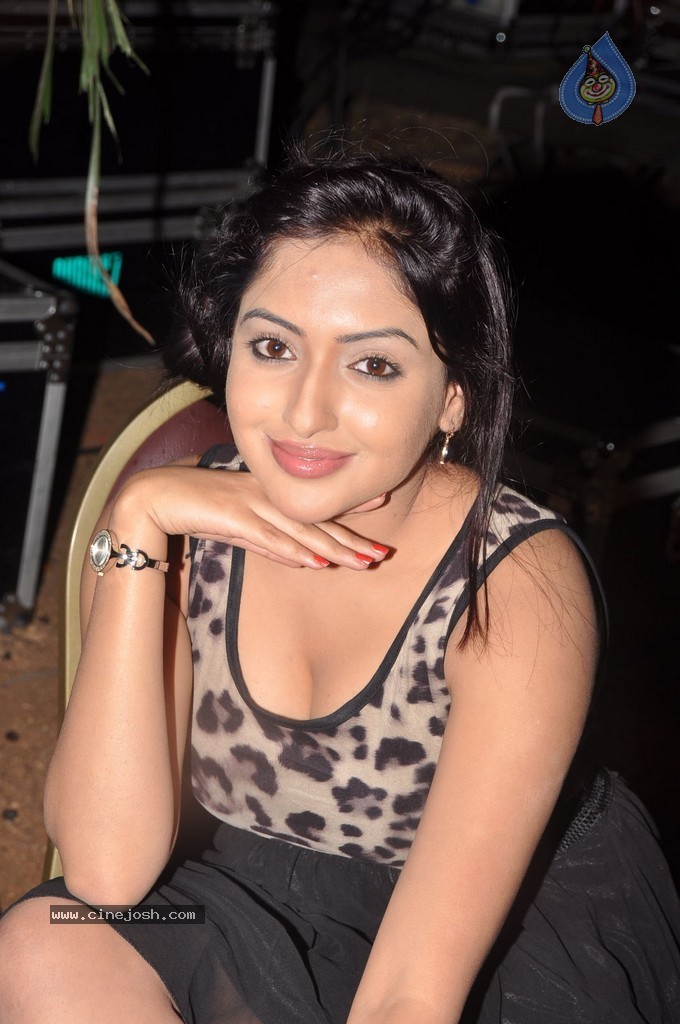 Anjana Deshpande Hot Stills - 51 / 97 photos