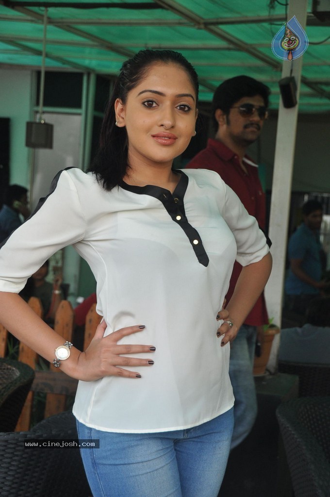 Anjana Deshpande Pics - 32 / 72 photos