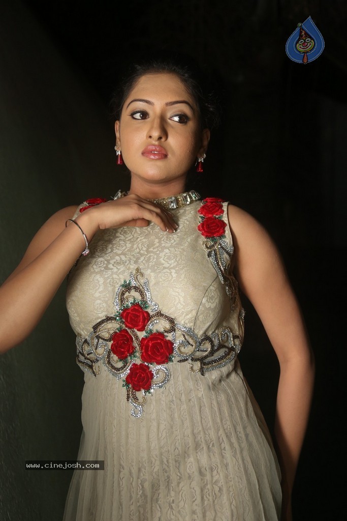 Anjana Deshpande Stills - 4 / 39 photos