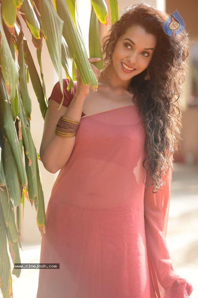 Anu Priya New Gallery - 100 / 124 photos