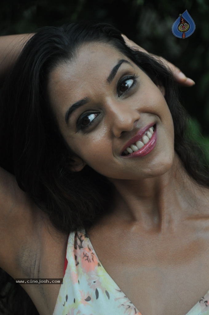 Anu Priya New Pics - 55 / 82 photos
