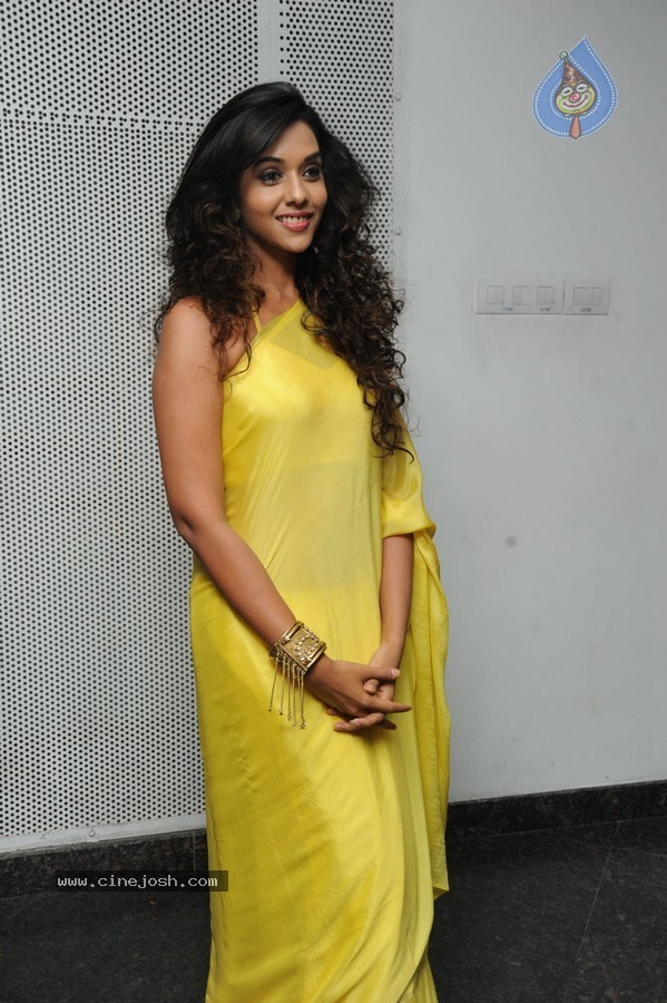 Anu Priya New Stills - 10 / 39 photos