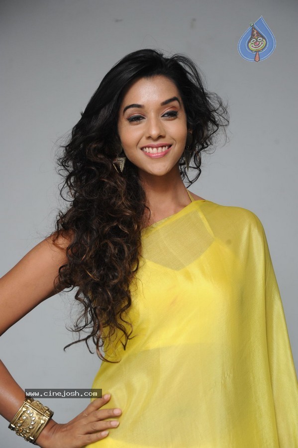 Anu Priya New Stills - 32 / 39 photos