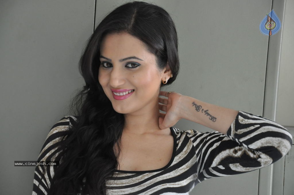 Anu Smruthi Hot Stills - 128 / 128 photos