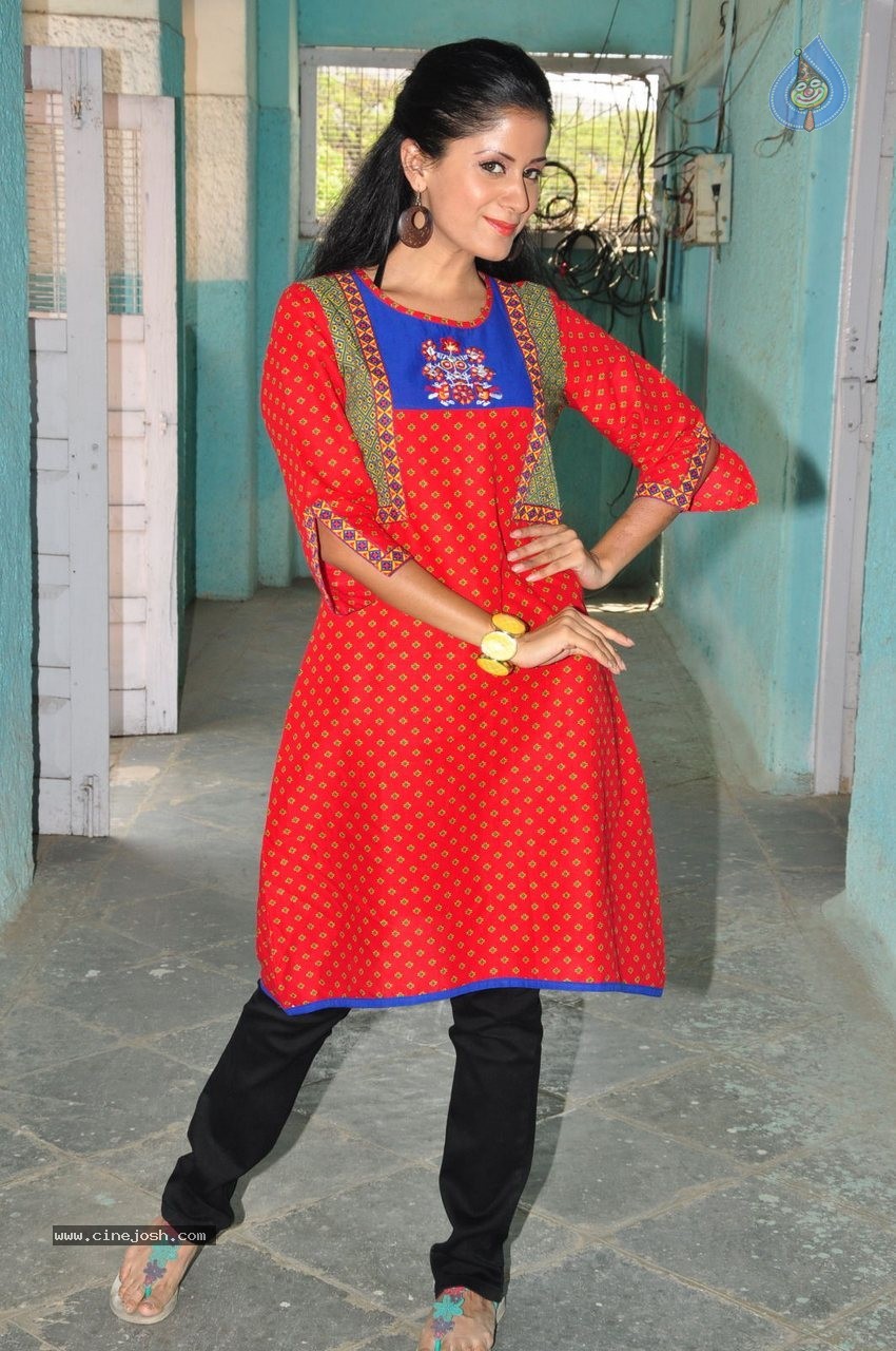 Anukruthi Gallery - 19 / 64 photos