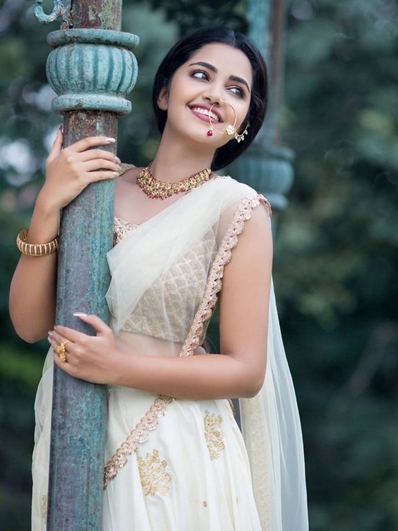 Anupama Parameswaran Cute Stills - 2 / 6 photos