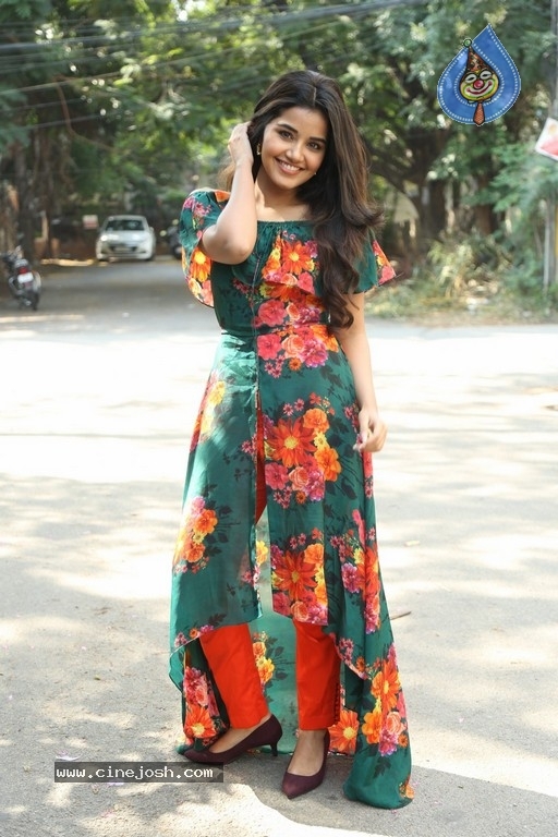 Anupama Parameswaran Latest Pics - 13 / 40 photos