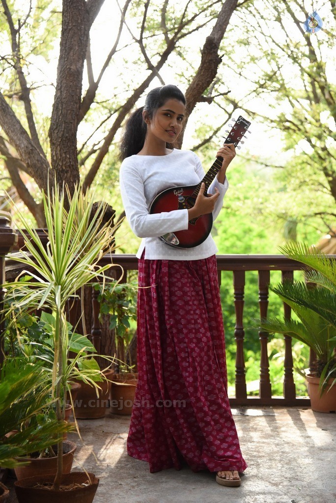 Anupama Parameswaran New Gallery - 4 / 52 photos