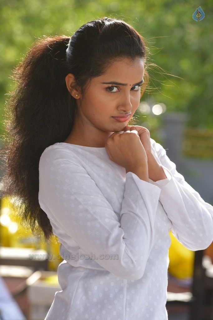 Anupama Parameswaran New Gallery - 8 / 52 photos