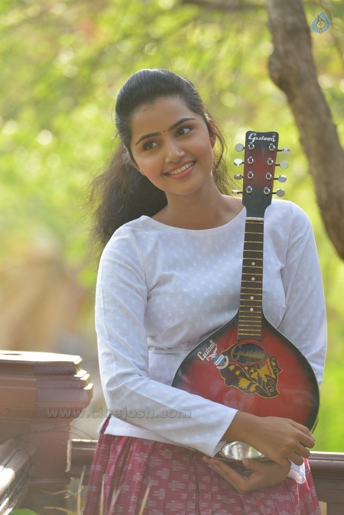 Anupama Parameswaran New Gallery - 17 / 52 photos