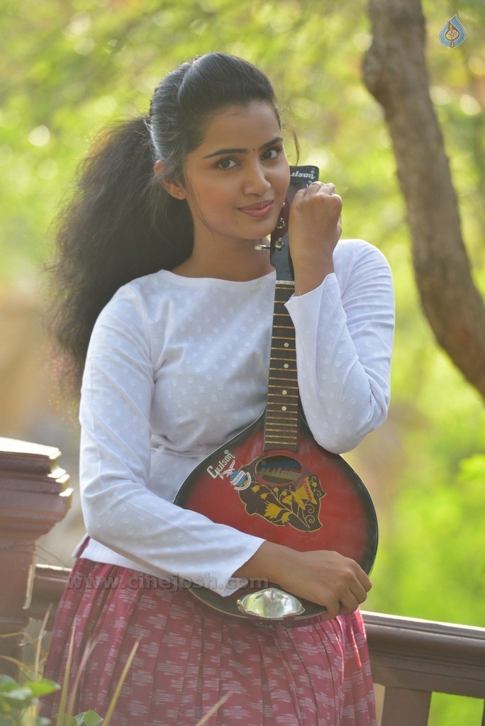 Anupama Parameswaran New Gallery - 21 / 52 photos