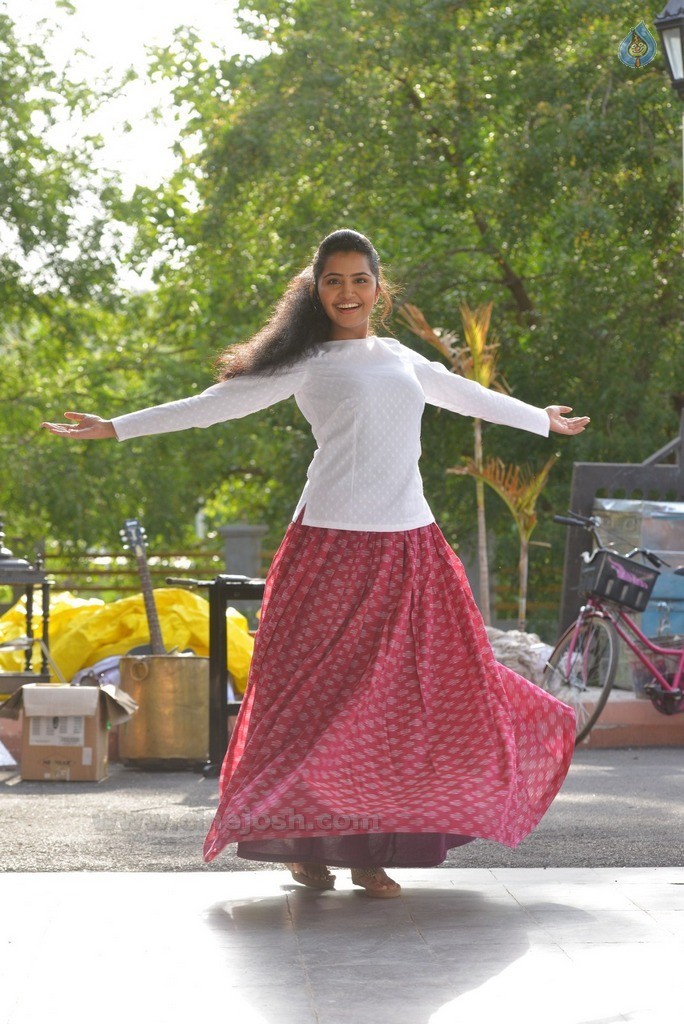 Anupama Parameswaran New Gallery - 32 / 52 photos