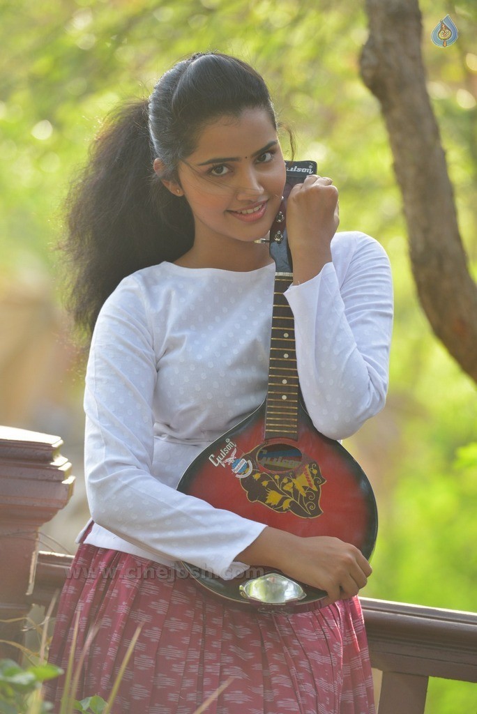 Anupama Parameswaran New Gallery - 34 / 52 photos