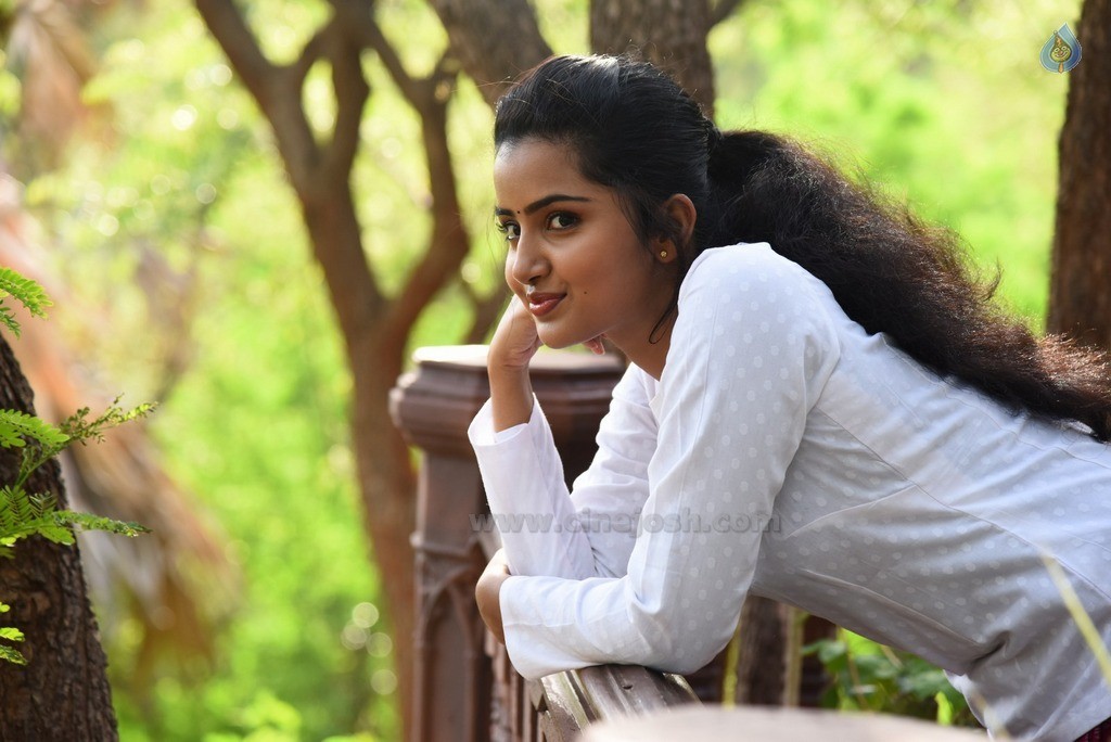 Anupama Parameswaran New Gallery - 35 / 52 photos