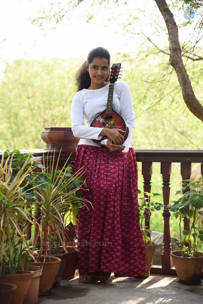 Anupama Parameswaran New Gallery - 36 / 52 photos
