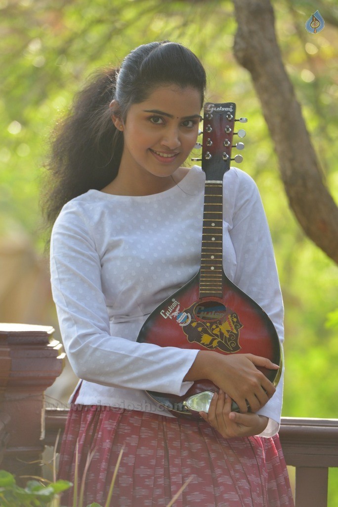 Anupama Parameswaran New Gallery - 38 / 52 photos