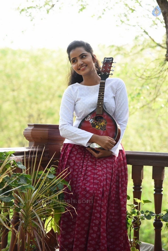 Anupama Parameswaran New Gallery - 40 / 52 photos