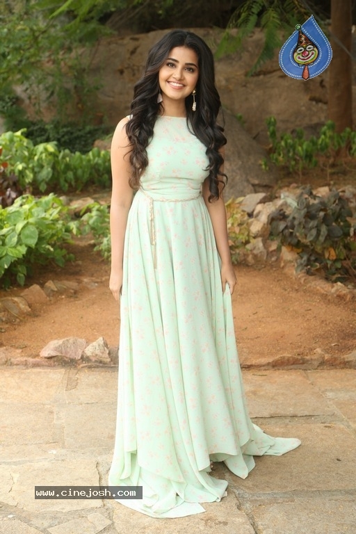 Anupama Parameswaran New Pics - 20 / 41 photos