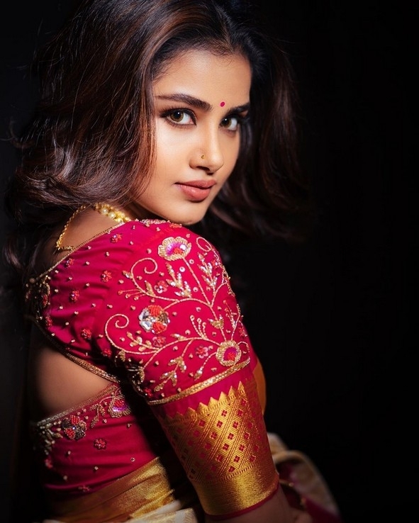 Anupama Parameswaran Photos - 5 / 13 photos